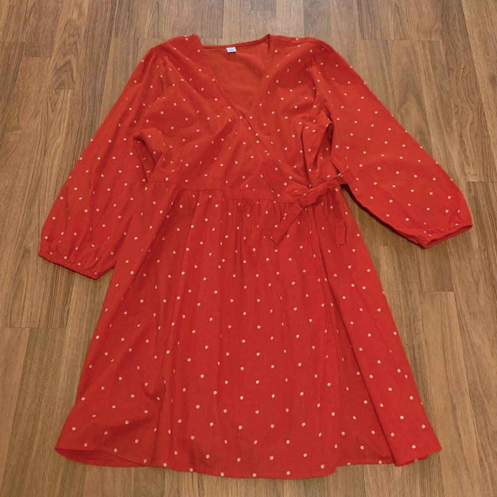 Wraparound red dress with flowers, 100% cotton.